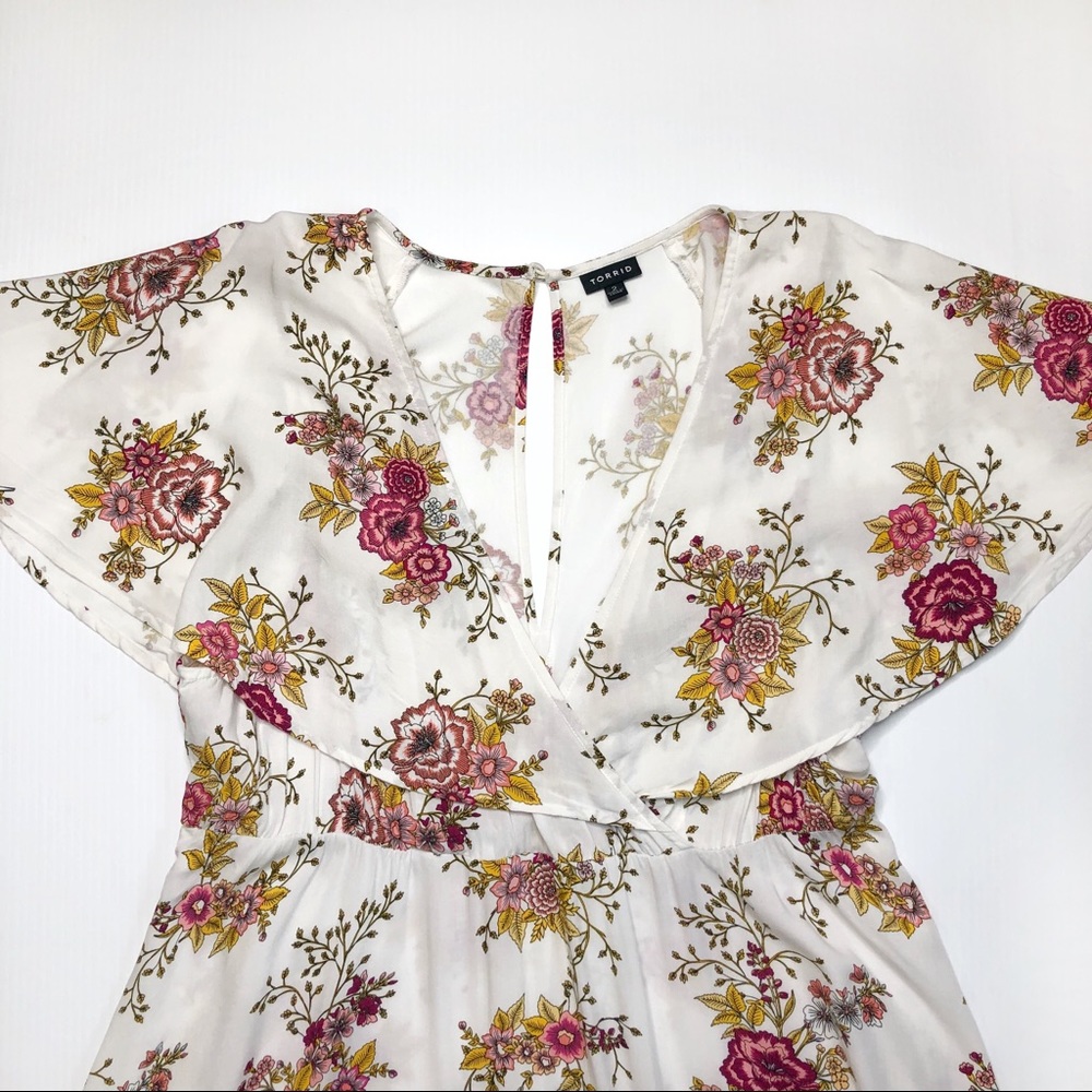 SOLD Torrid 2X White Floral Challis Skater Dress - Picture 4 of 8
